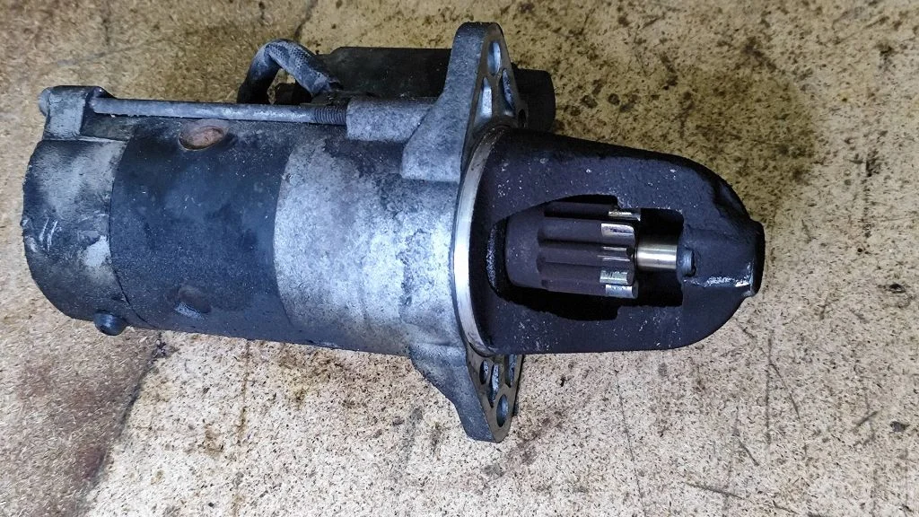 Starter motor M002T89071