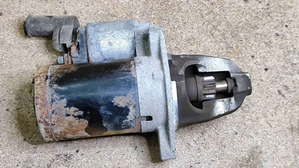 Starter motor MR994922