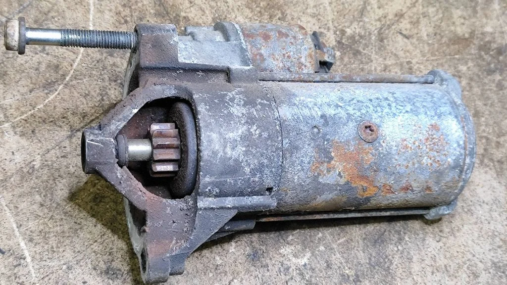 Starter motor D7R27