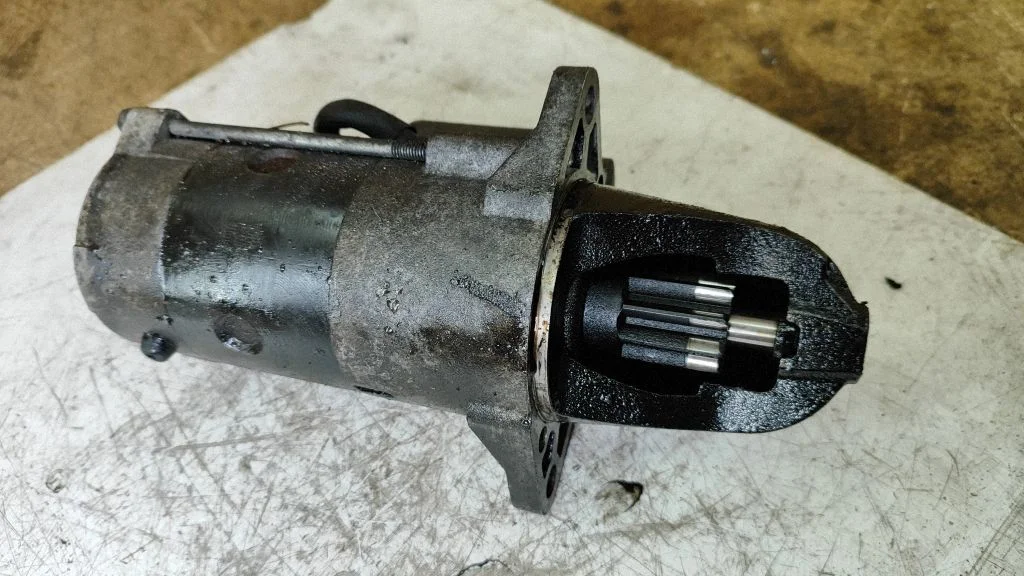Starter motor M002T89071