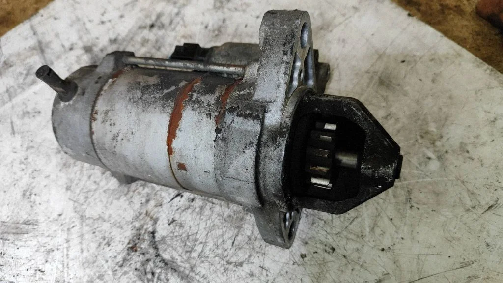 Starter motor 281000R010
