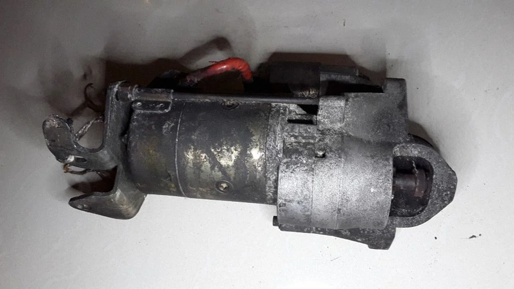 Starter motor D9R142