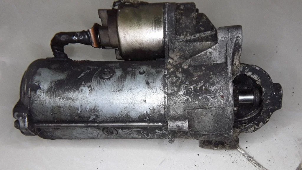 Starter motor D7R44