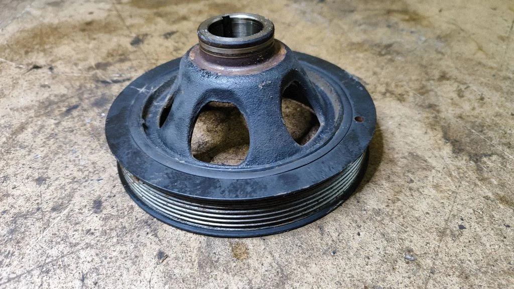 Crankshaft pulley – Mercedes-Benz CLK-Class A209 C209 (2002-2009)