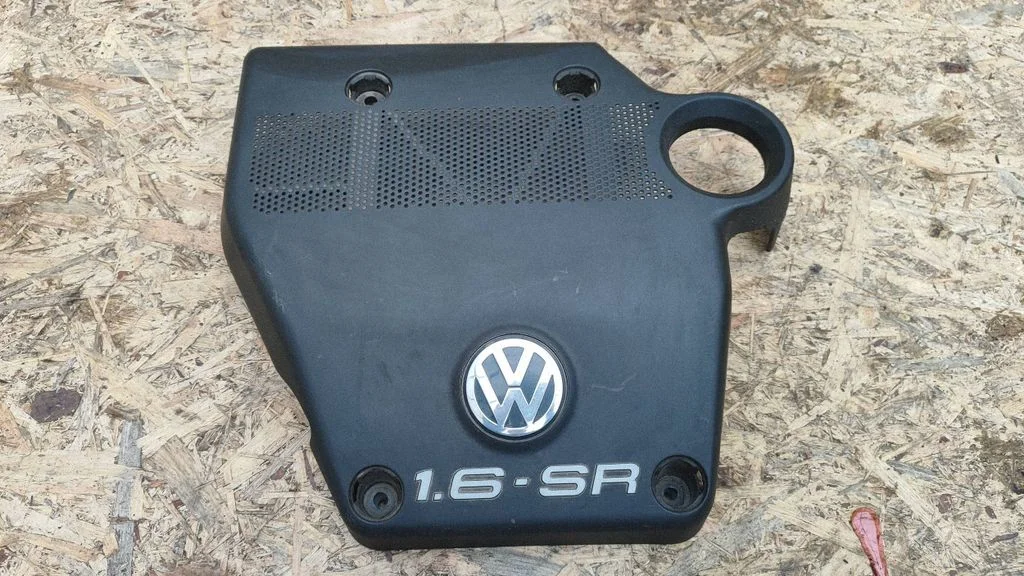 Osłona silnika (pokrywa) – Volkswagen Bora (1998-2005)