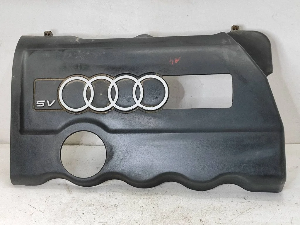 Mootori kate (kaunistus) – Audi A4 S4 B5 8D (1999-2000)