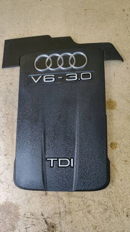 Engine cover (trim) 059103925
