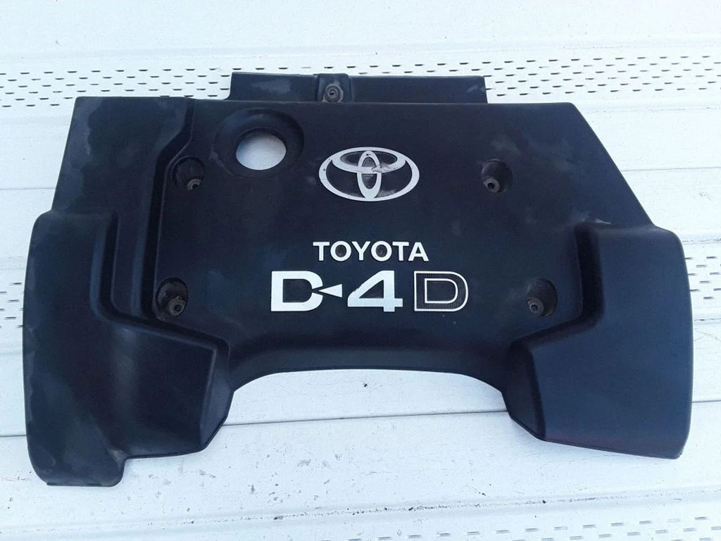 Engine cover (trim) – Toyota Corolla Verso E121 (2001-2004)