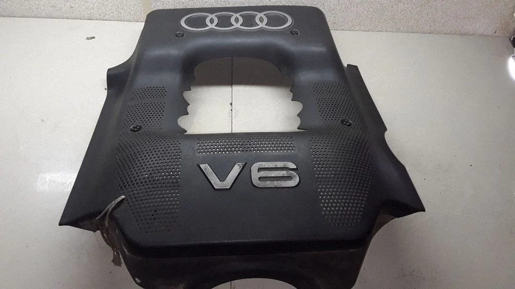 Engine cover (trim) 078103927P