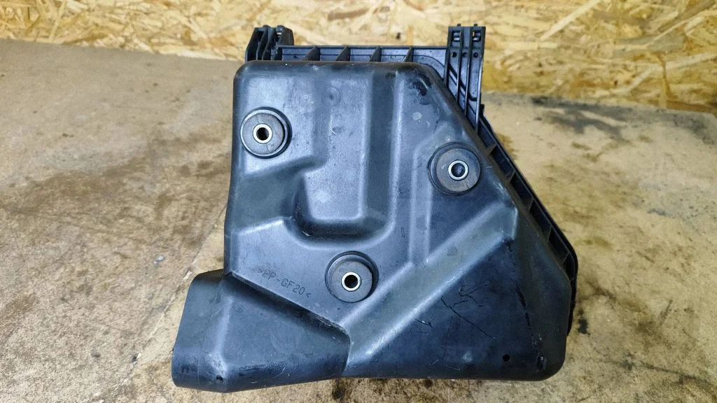 Air filter box 0R02