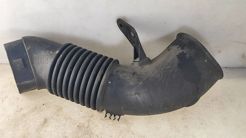 Air intake duct part – BMW 5 Series E60 E61 (2004-2010)