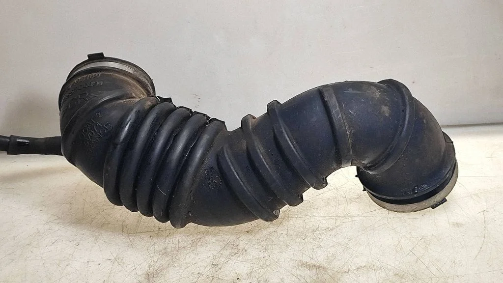 Air intake hose/pipe A1355200001