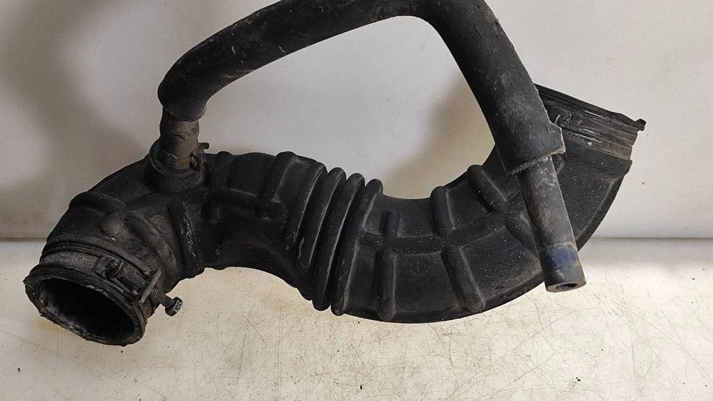 Air intake hose/pipe 281382H000