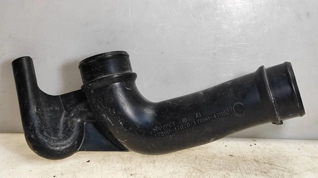 Air intake hose/pipe – Toyota Yaris (2015-)