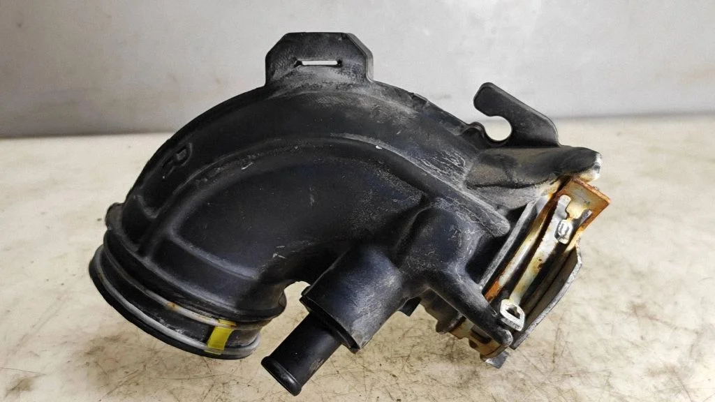 Air intake hose/pipe – Toyota Yaris (2015-)