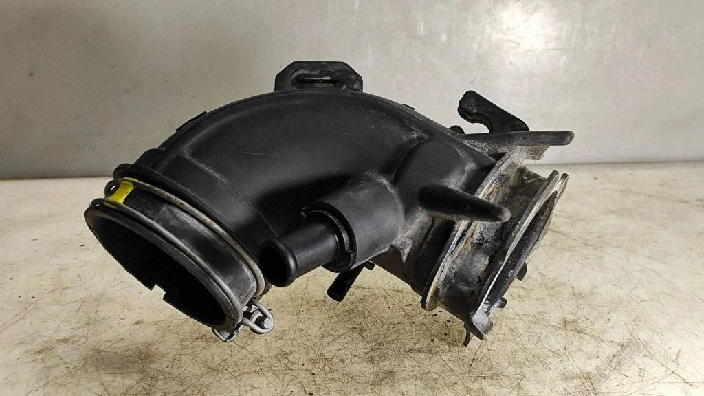 Air intake hose/pipe – Toyota Yaris (2015-)