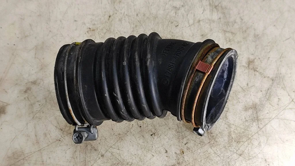 Air intake hose/pipe – Toyota Yaris (2015-)