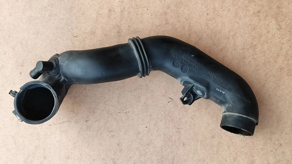 Air intake hose/pipe A12AG05
