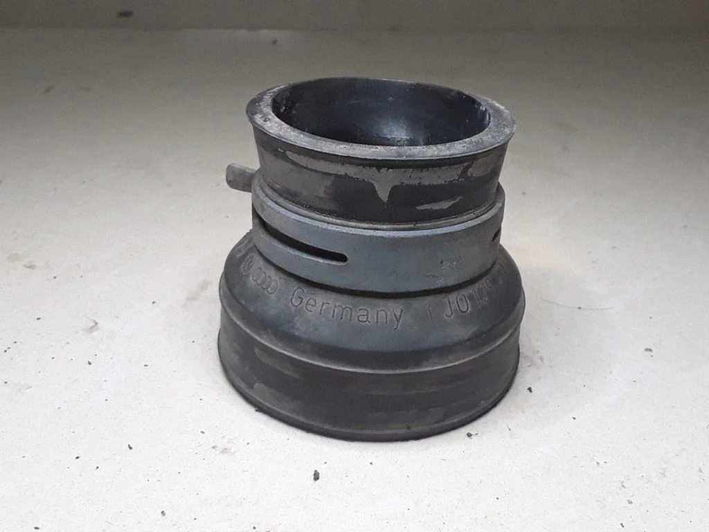 Rura dolotowa turbosprężarki 1J0129627D