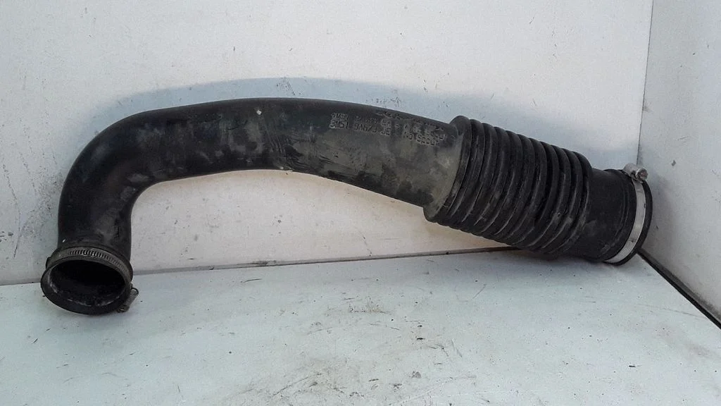 Õhu sisselaske voolik (-ud)/ toru (-d) 4M519A673BA