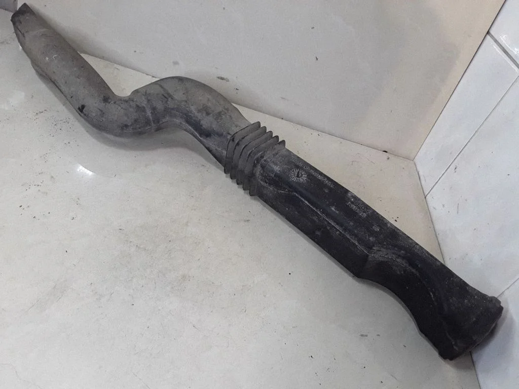 Air intake hose/pipe 1C15V02207CA