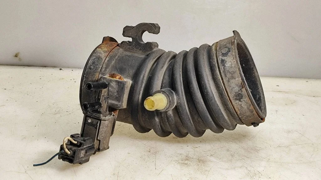 Air intake hose/pipe – Mazda 6 (2002-2008)