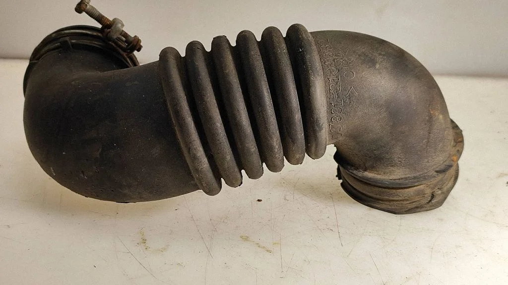 Air intake hose/pipe – Toyota Yaris Verso (1999-2005)