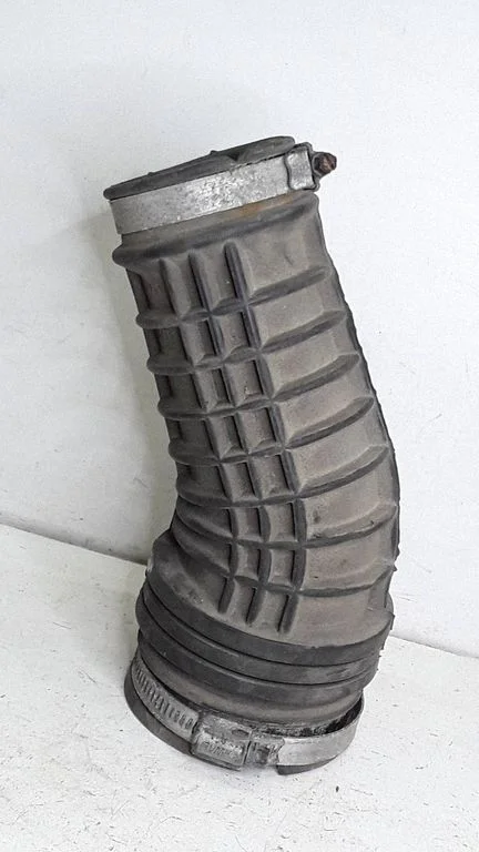 Õhu sisselaske voolik (-ud)/ toru (-d) – Saab 9-5 (1998-2005)