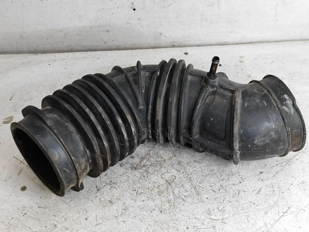 Õhu sisselaske voolik (-ud)/ toru (-d) – Volvo S60 (2001-2004)
