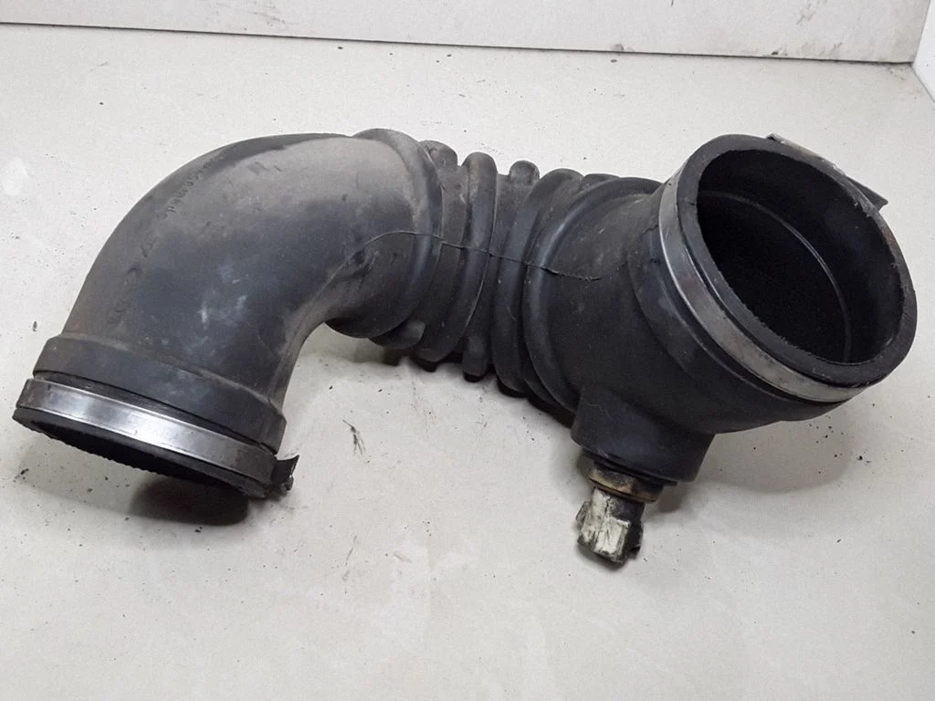 Air intake hose/pipe – Ford Galaxy (1995-2000)