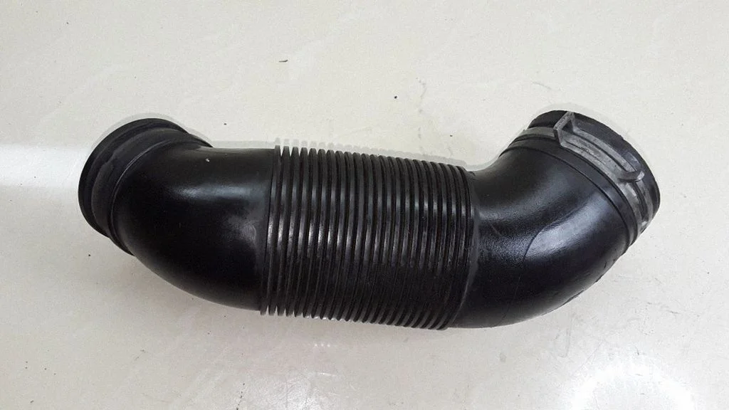Air intake hose/pipe – Volkswagen Sharan (2001-2010)