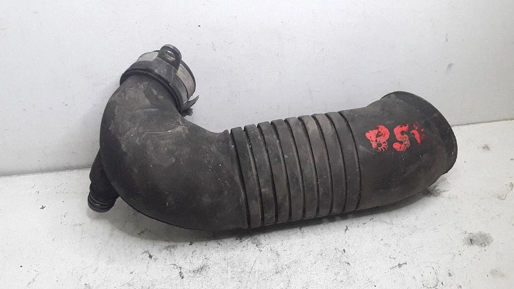 Air intake hose/pipe – Volkswagen Passat B5.5 (2001-2005)