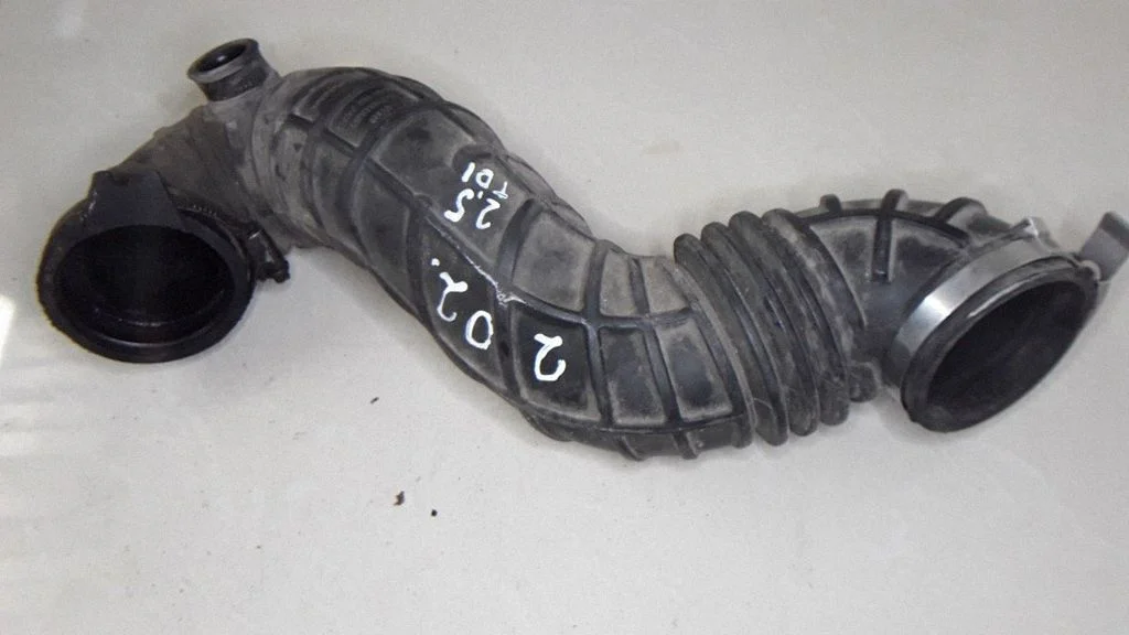Air intake hose/pipe 4A0145747A