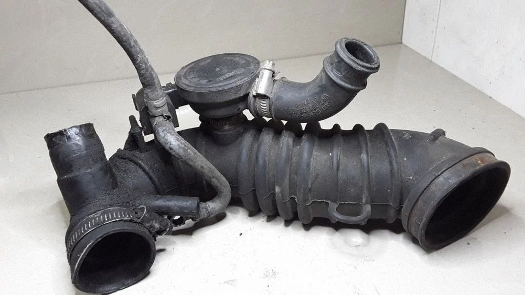 Air intake hose/pipe – Audi A6 Allroad C5 (1999-2005)