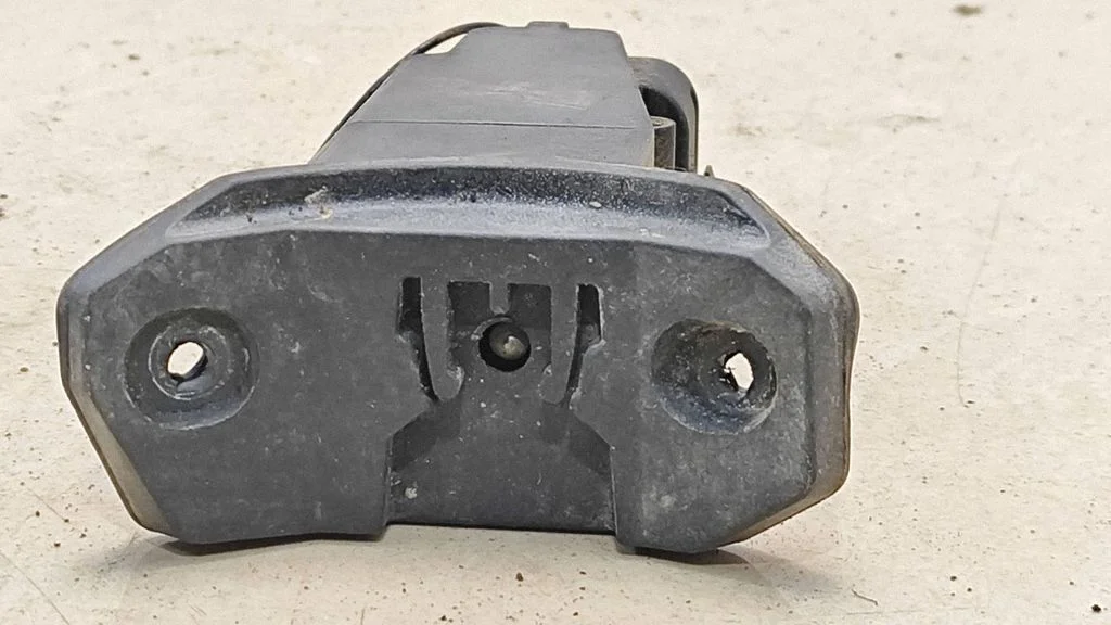 Zamek klapki wlewu paliwa – Opel Vectra C (2002-2005)