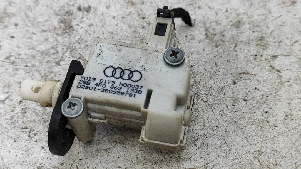 Zamek klapki wlewu paliwa – Audi A6 Allroad C6 (2006-2011)