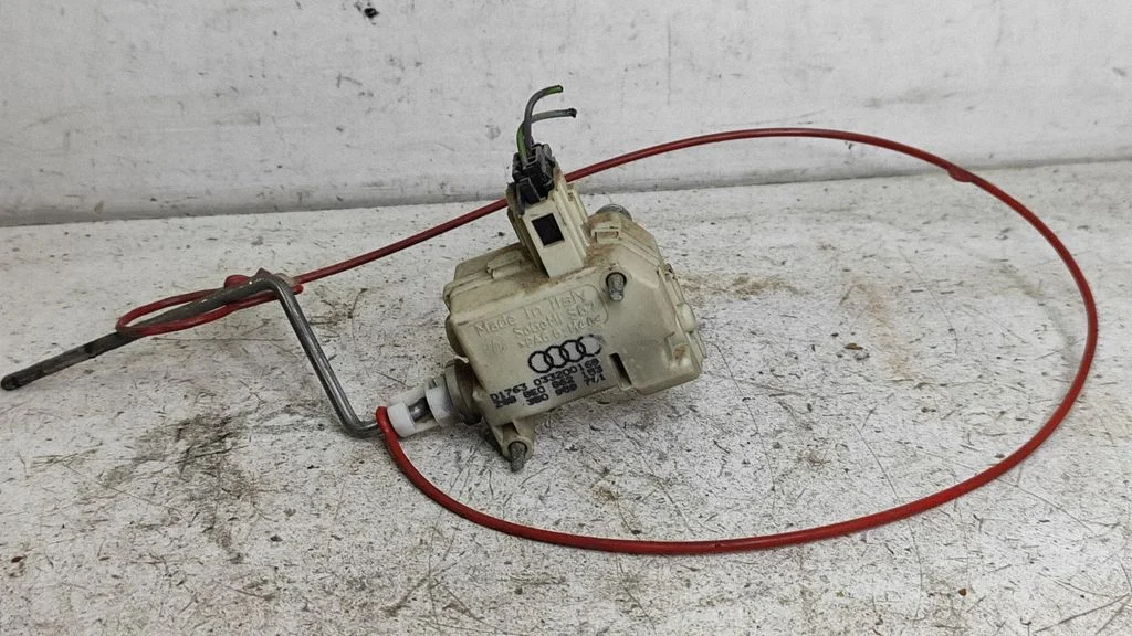 Zamek klapki wlewu paliwa – Audi A4 S4 B6 8E 8H (2001-2005)