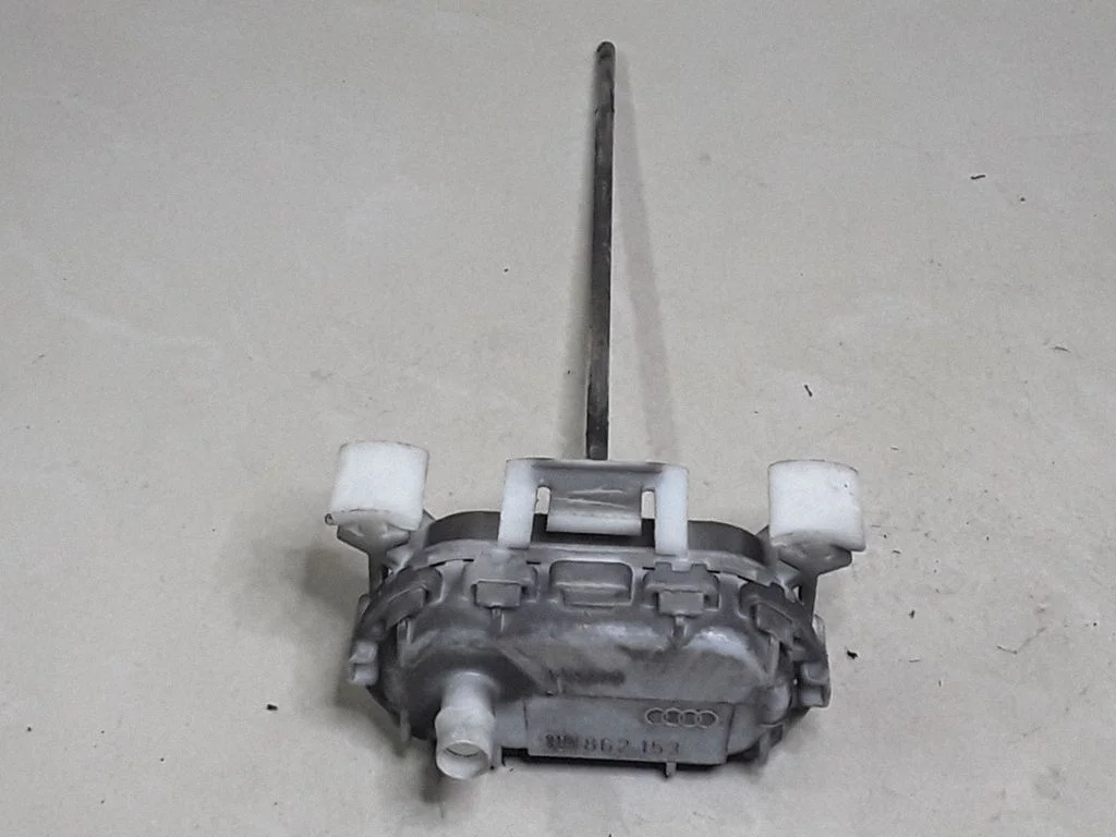 Zamek klapki wlewu paliwa – Audi A4 S4 B5 8D (1999-2000)