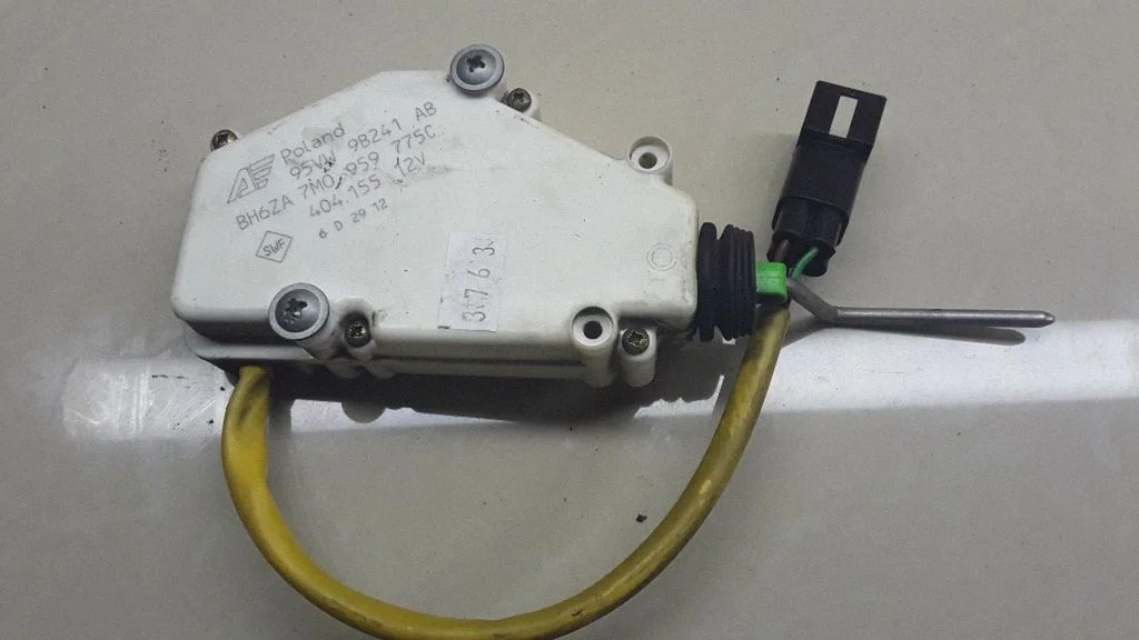 Zamek klapki wlewu paliwa – Volkswagen Sharan (2001-2010)