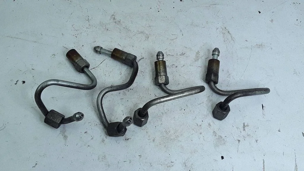 Fuel injector supply line/pipe – Mazda 6 (2002-2008)