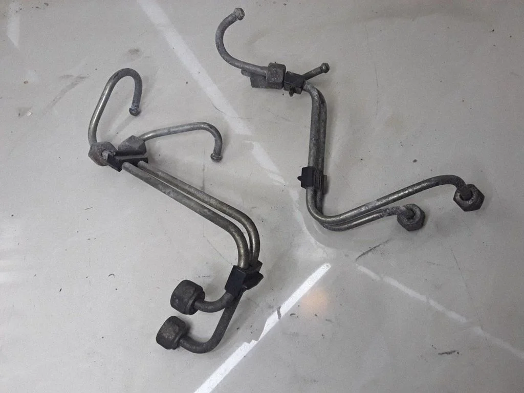 Fuel injector supply line/pipe – Renault Laguna I (1994-2000)