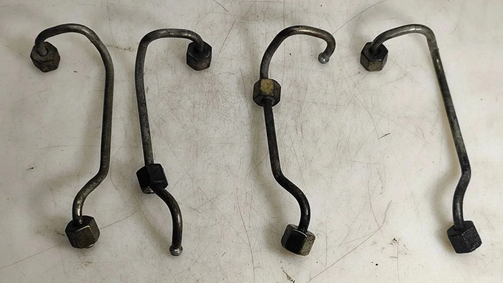 Fuel injector supply line/pipe