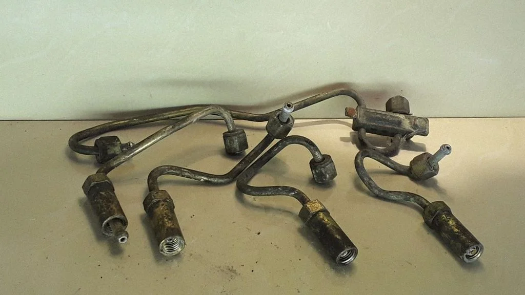 Fuel injector supply line/pipe – Nissan Primera (2002-2007)