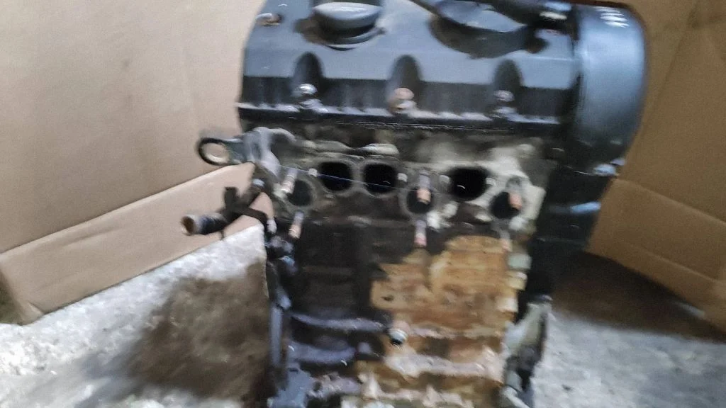 Mootor 045103373H