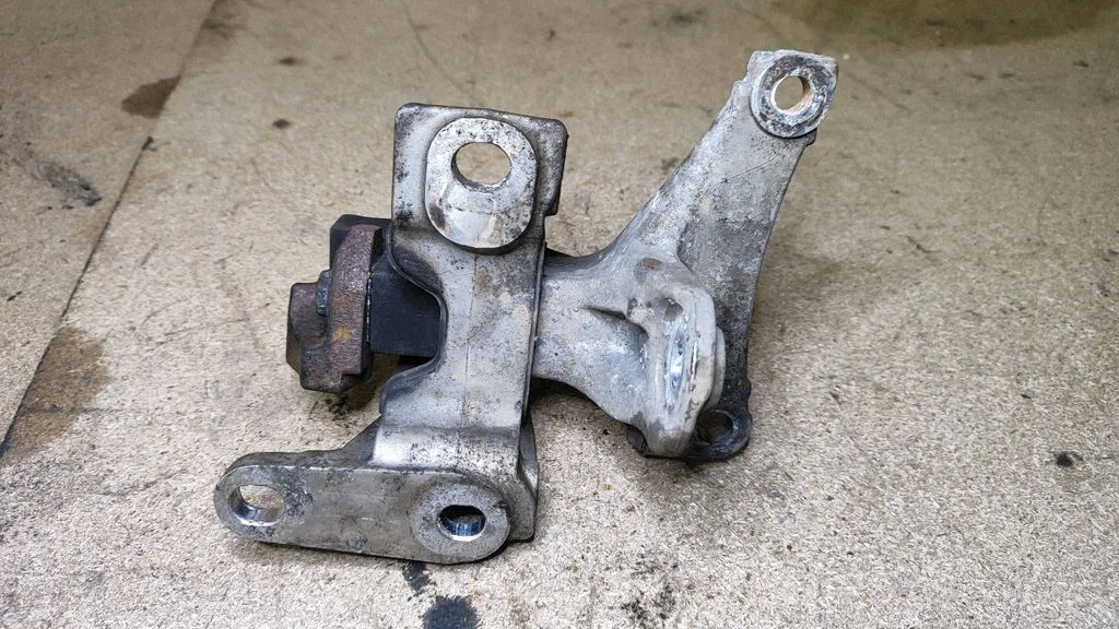 Engine mount bracket 50SMJ