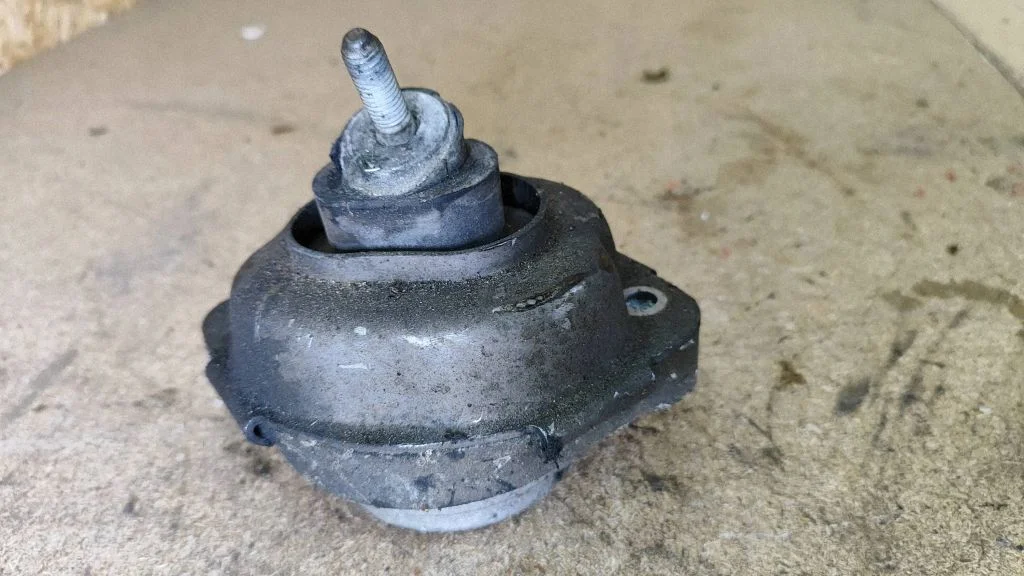 Engine mount bracket – BMW X3 E83 (2003-2010)