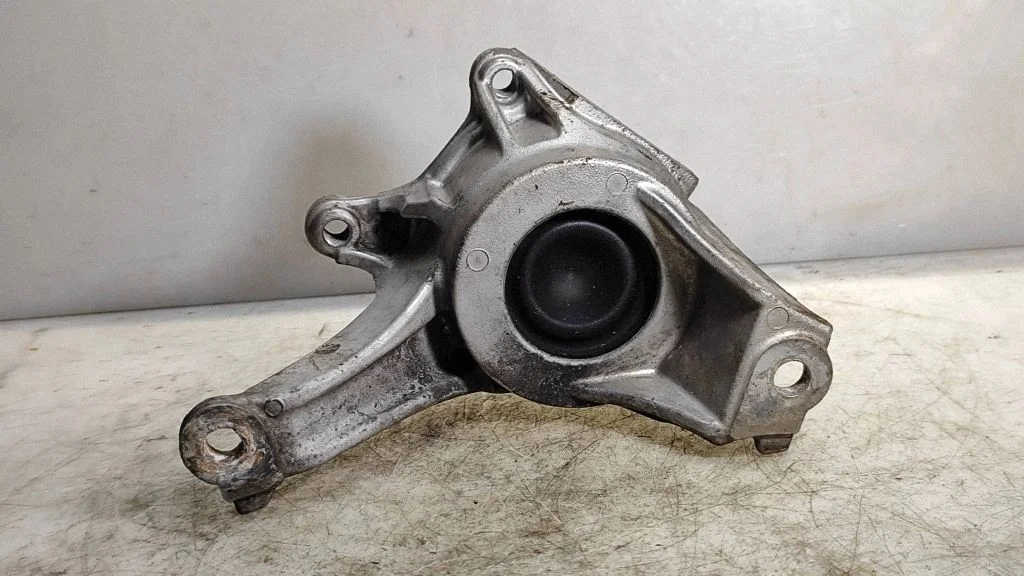 Engine mount bracket
