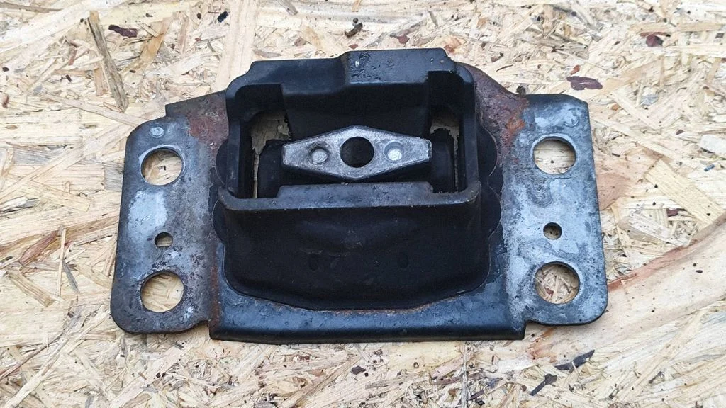 Mootoripadi 6G917M121AC