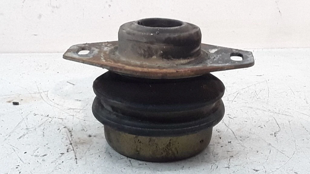 Engine mount bracket