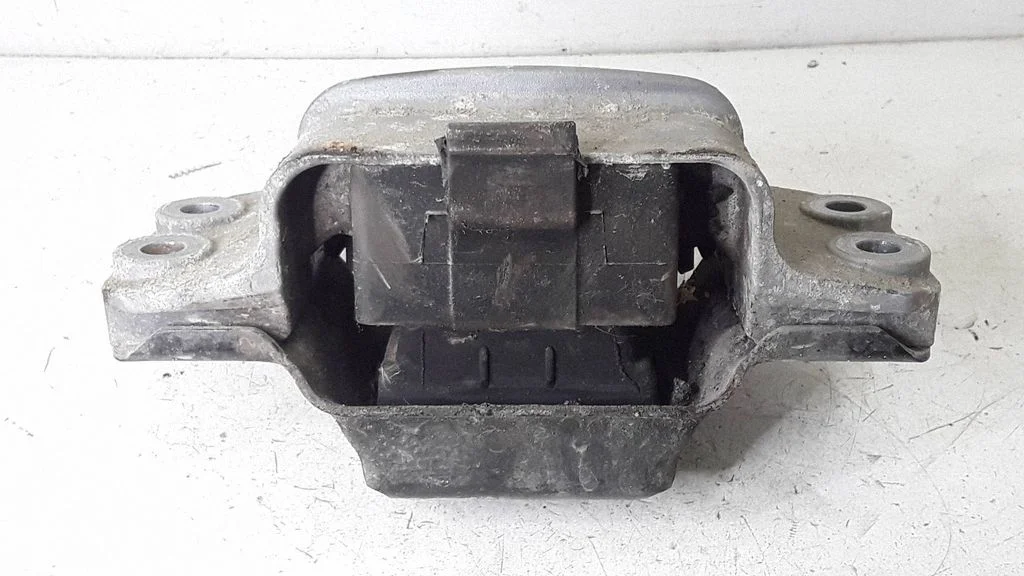 Engine mount bracket – Volkswagen Touran I (2003-2010)